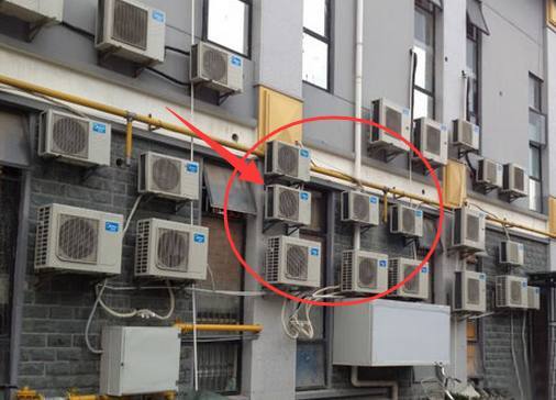 一旦發現工人這樣安裝空調室外機，馬上讓他停工，否則后悔的是你！